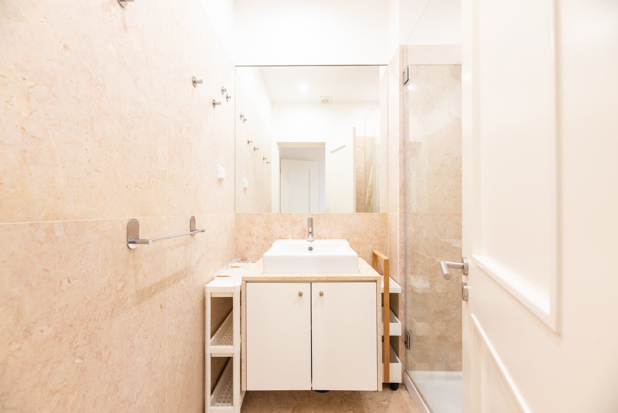 T2 Apartment — Rua do Cardal de São José – photo 3