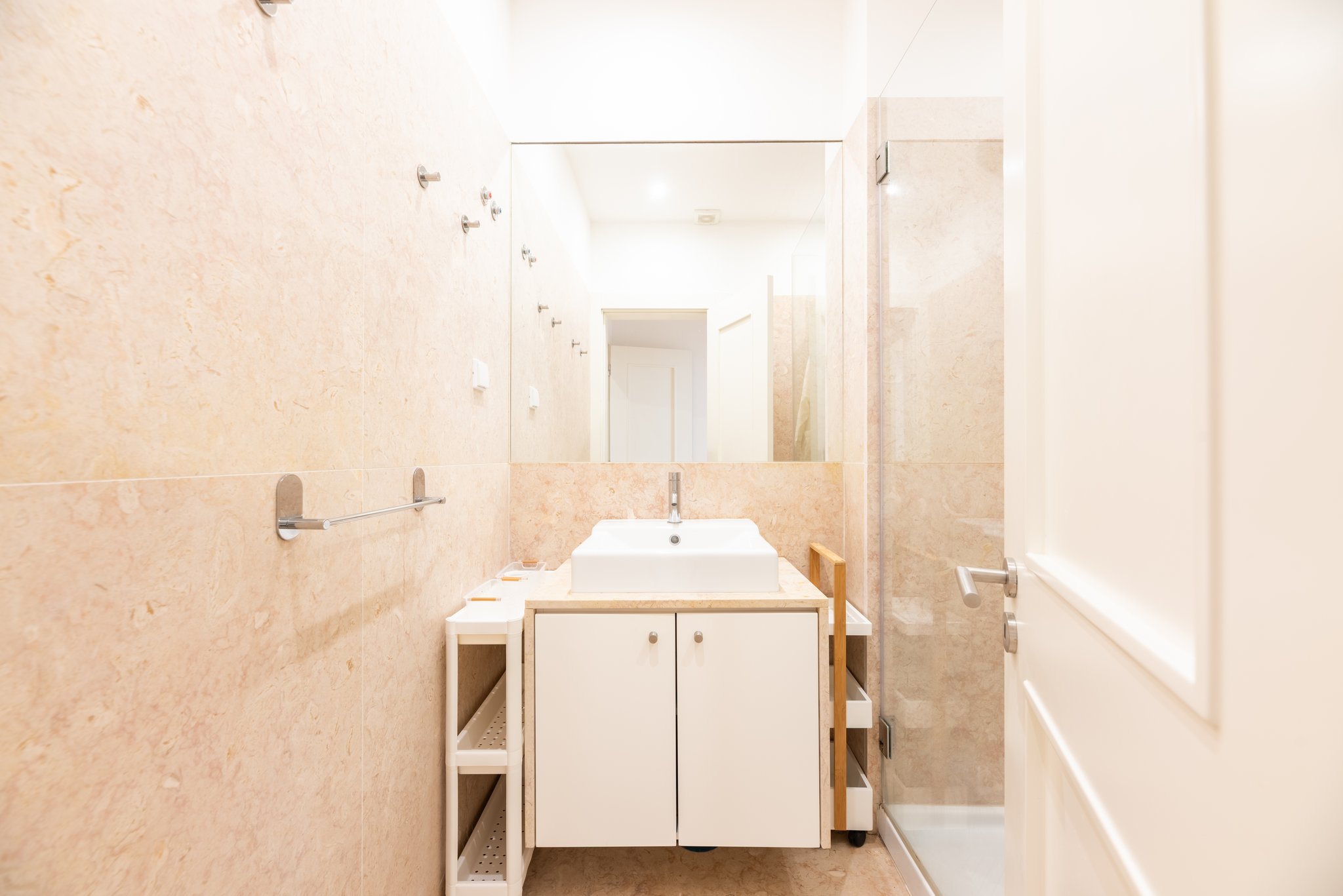 T2 Apartment — Rua do Cardal de São José – photo 3